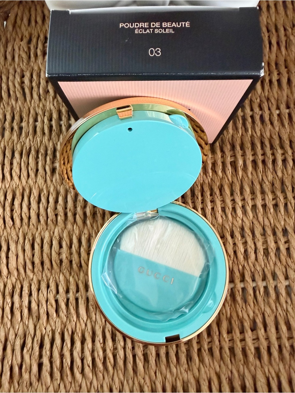 Gucci Turquoise and Gold Compact Powder - Picture 5 of 5